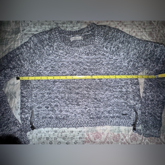 Abercrombie & Fitch Cozy Gray cropped Knit Sweater zipper sides. Size M GUC - Picture 9 of 11